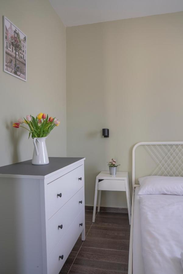 Tulipan Apartman Eger Buitenkant foto